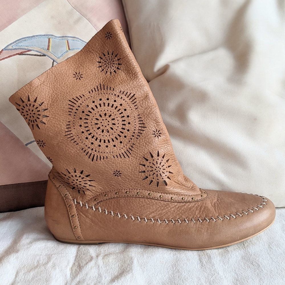 Koolaburra by UGG Becca Laser Boots - Picture 2 of 9